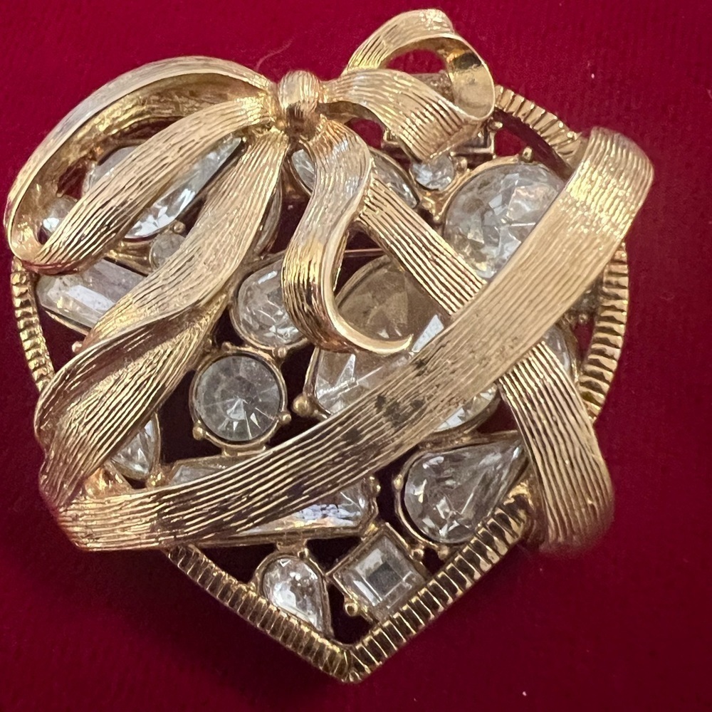 Vintage heart pin